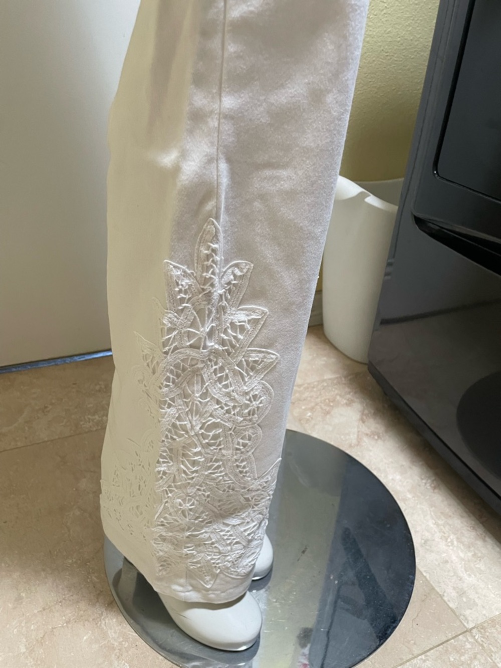 🚨🚨🚨 In Celebration of World Cup Finals I am listing these gorgeous jeans at $10